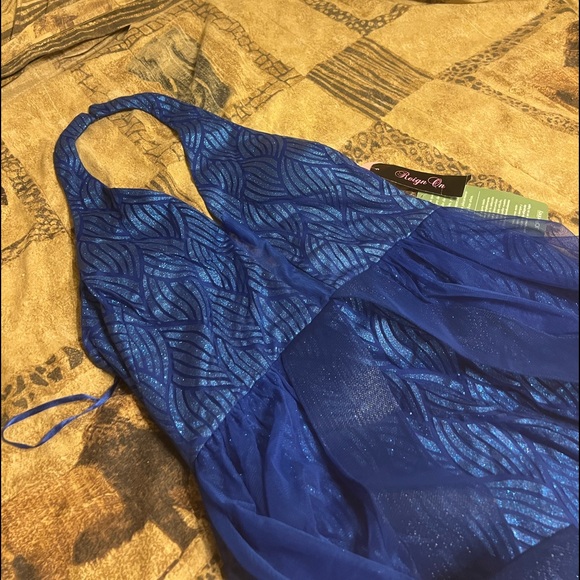 Wedding / Party dress , pictures don’t do it justice ! - Picture 2 of 5